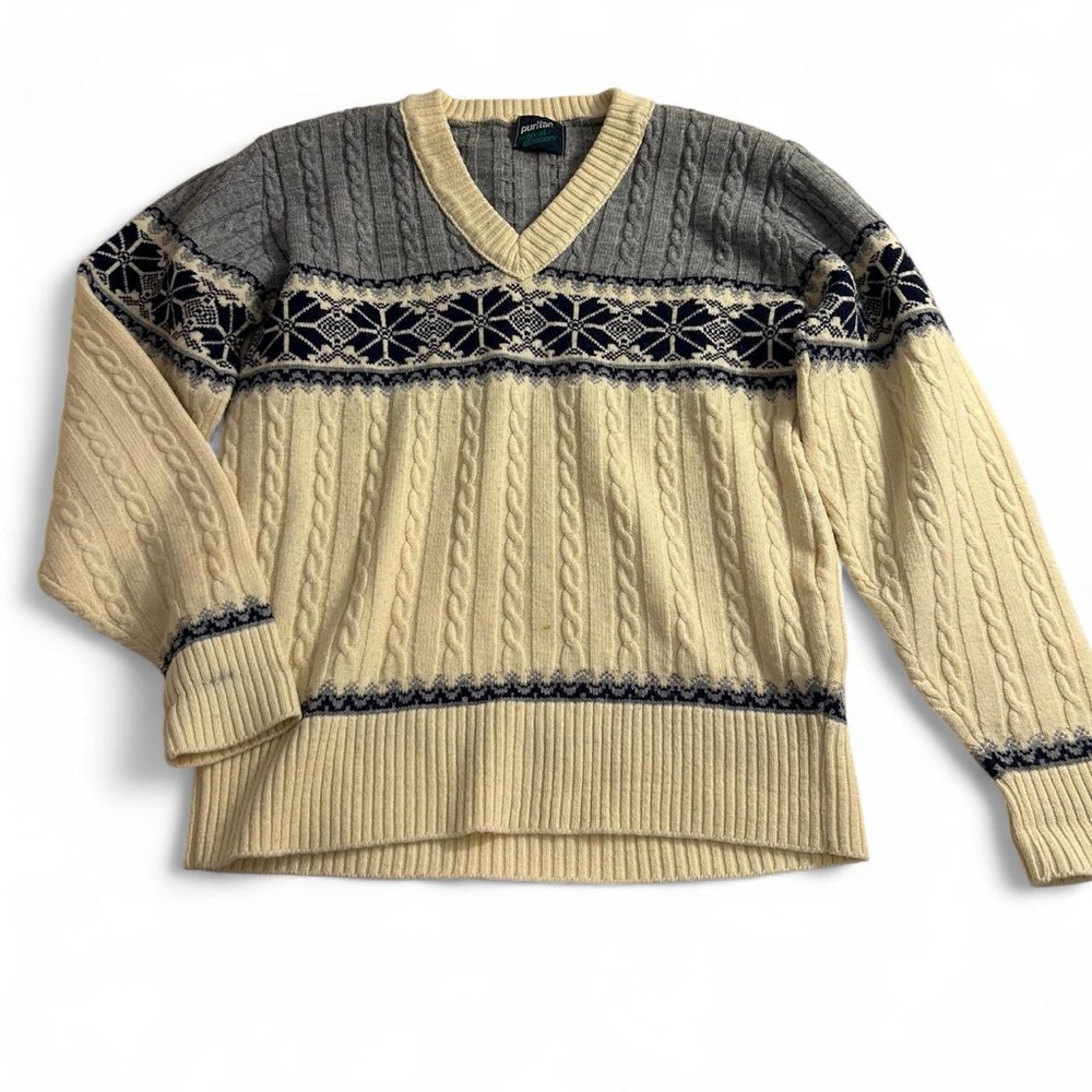 Vintage Puritan V-Neck Sweater in White and Blue